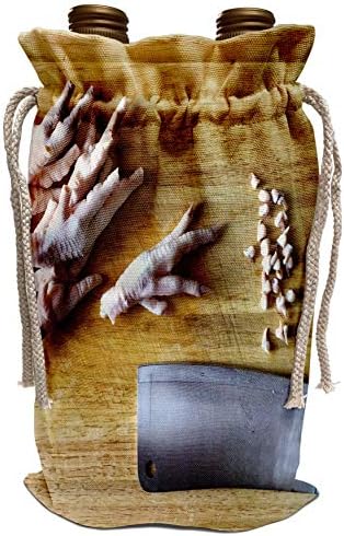 3dRose Henrik Lehnerer Tasarımları-Yemek-Ayak tırnakları kesilmiş kesme tahtası üzerinde tavuk ayağı. - Şarap Torbası