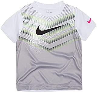 Nike Küçük Erkek Dri-FİT Swoosh Sprey Chevron grafikli tişört